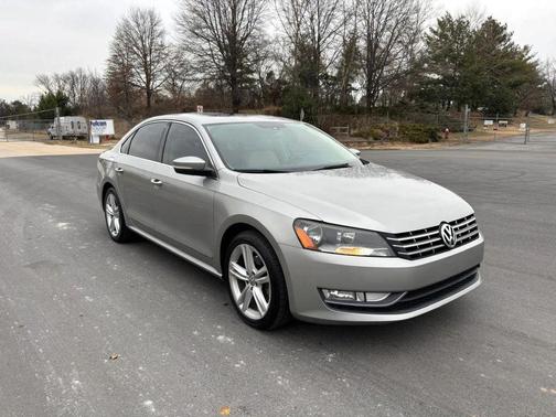 2013 Volkswagen Passat 2.0 TDI SE w/ Sunroof