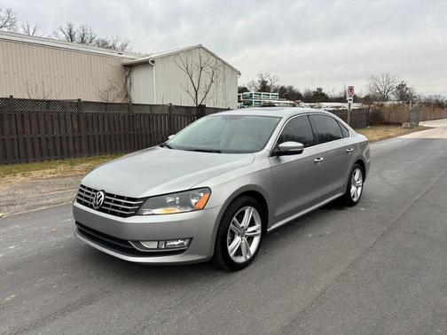 2013 Volkswagen Passat 2.0 TDI SE w/ Sunroof