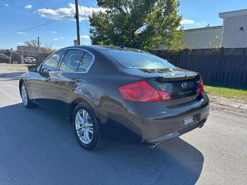 2010 INFINITI G37x Base