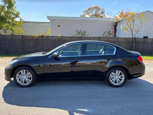 2010 INFINITI G37x Base