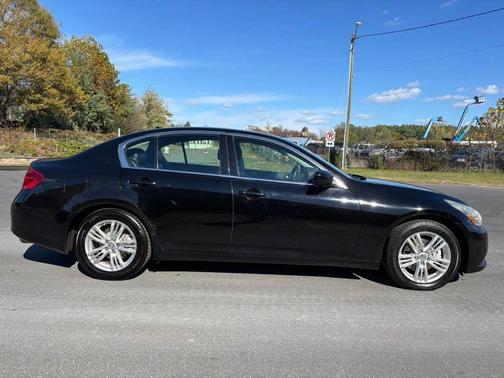 2010 INFINITI G37x Base