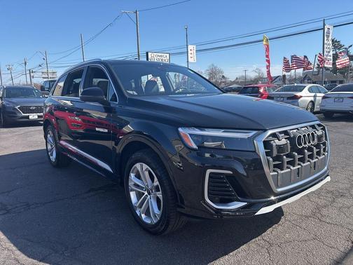 2025 Audi Q7 55 Premium Plus