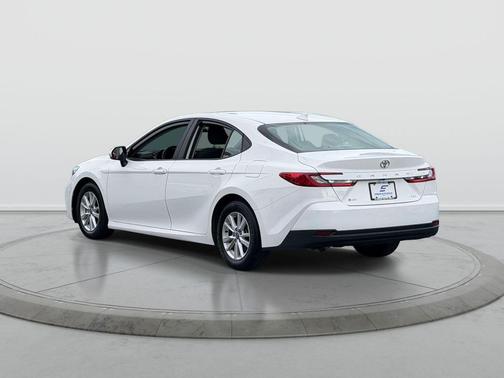Ice Cap 2025 Toyota Camry LE