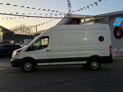 2022 Ford Transit-250 Base