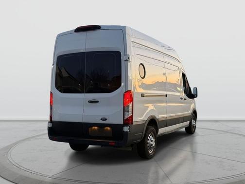 2022 Ford Transit-250 Base