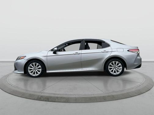 Celestial Silver Metallic 2018 Toyota Camry LE