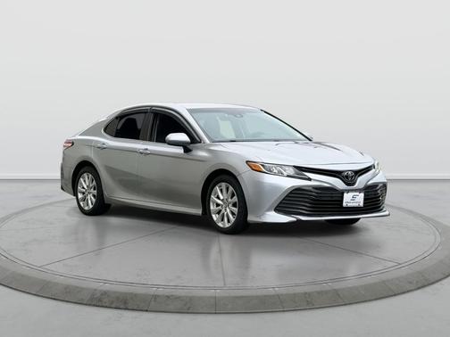 Celestial Silver Metallic 2018 Toyota Camry LE