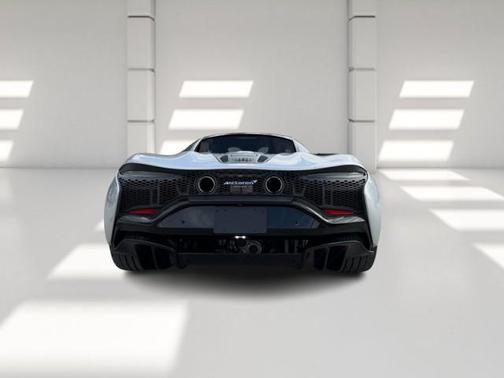 2023 McLaren Artura 