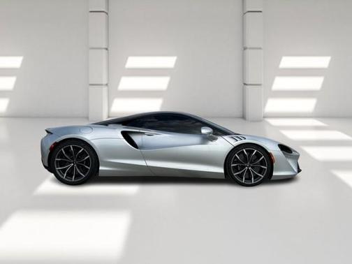 2023 McLaren Artura 