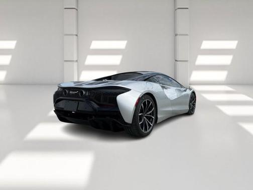 2023 McLaren Artura 