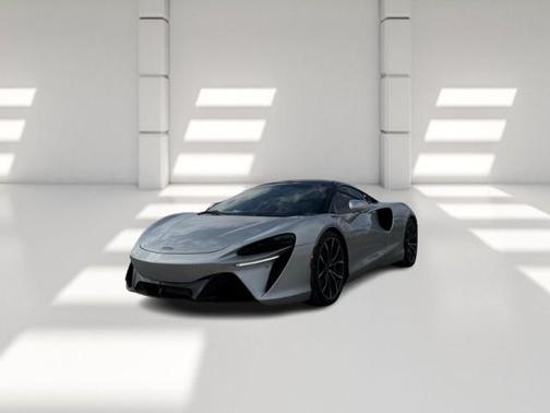 2023 McLaren Artura 