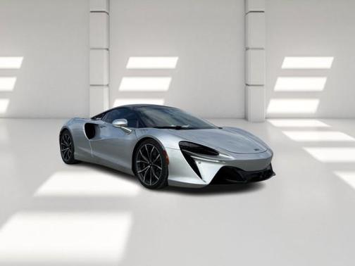 2023 McLaren Artura 