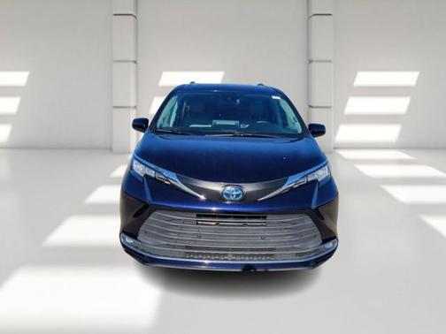 2021 Toyota Sienna XLE 7 Passenger