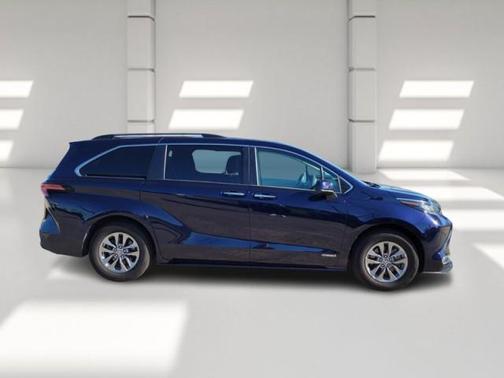 2021 Toyota Sienna XLE 7 Passenger