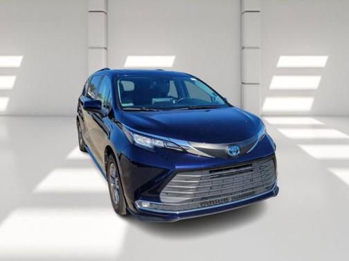 2021 Toyota Sienna XLE 7 Passenger