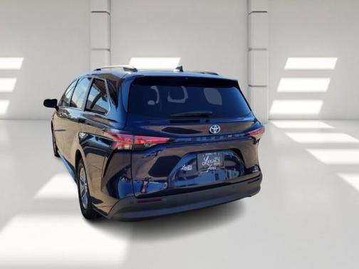 2021 Toyota Sienna XLE 7 Passenger
