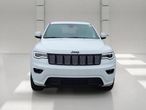 Bright White Clearcoat 2022 Jeep Grand Cherokee Laredo