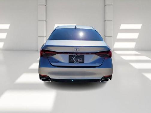 2020 Toyota Avalon XLE