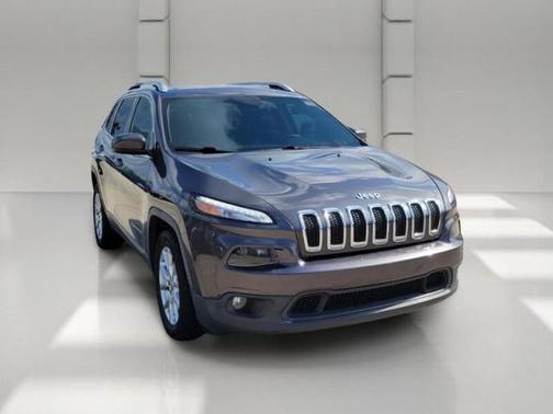 Granite Crystal Metallic Clearcoat 2017 Jeep Cherokee Latitude