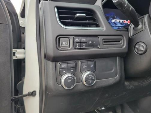 2023 GMC Yukon XL 4WD AT4