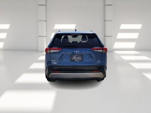 2022 Toyota RAV4 Hybrid SE