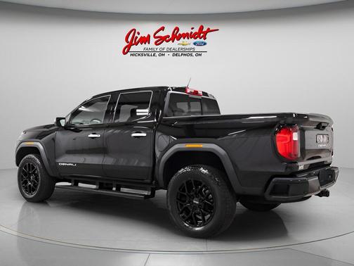 Onyx Black 2025 GMC Canyon Denali
