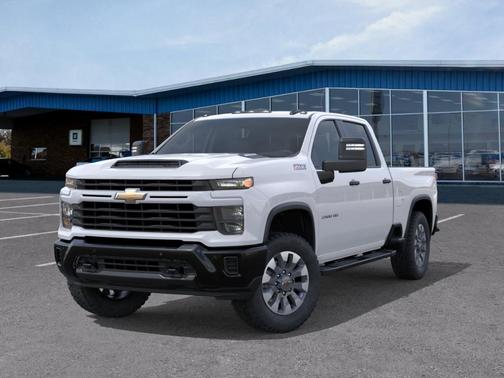 Summit White 2026 Chevrolet Silverado 2500 Custom
