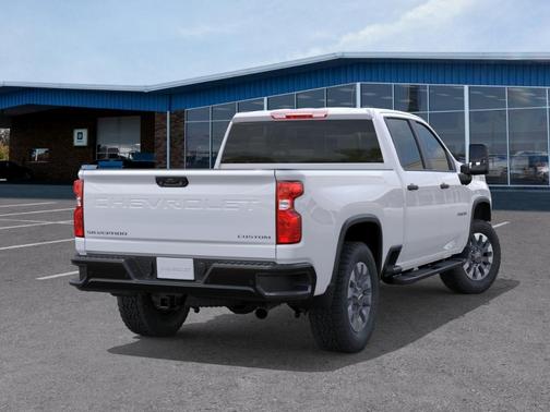 Summit White 2026 Chevrolet Silverado 2500 Custom