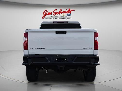Summit White 2026 Chevrolet Silverado 2500 Custom