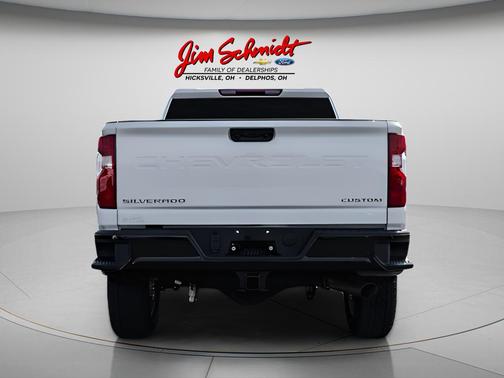 Summit White 2026 Chevrolet Silverado 2500 Custom