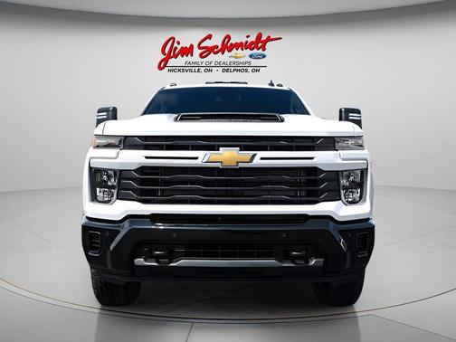 Summit White 2026 Chevrolet Silverado 2500 Custom
