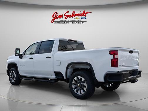 Summit White 2026 Chevrolet Silverado 2500 Custom