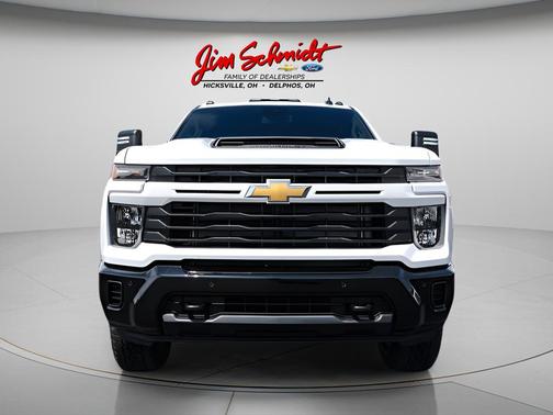 Summit White 2026 Chevrolet Silverado 2500 Custom