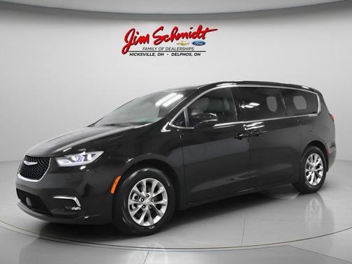 Diamond Black 2026 Chrysler Pacifica Limited