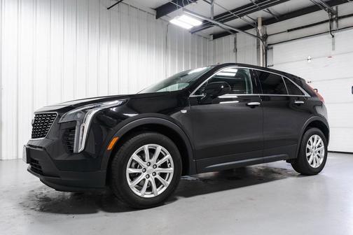 Photo 3 of 38 of 2019 Cadillac XT4 Luxury