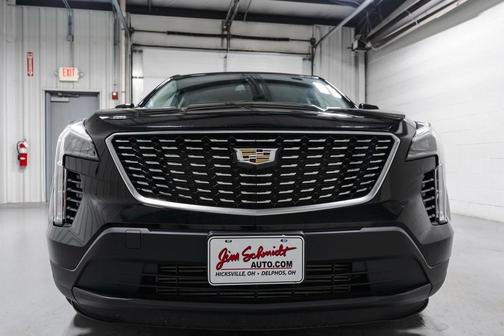 Photo 2 of 38 of 2019 Cadillac XT4 Luxury