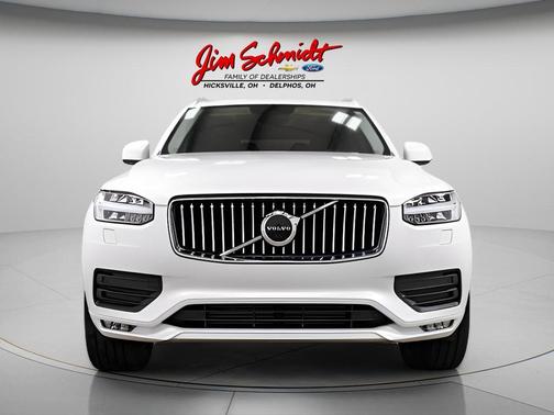 2022 Volvo XC90 T6 Momentum 7 Passenger