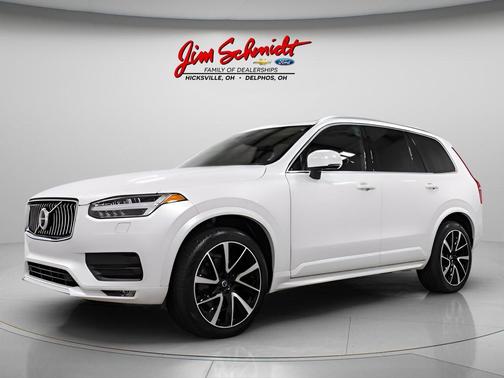 2022 Volvo XC90 T6 Momentum 7 Passenger
