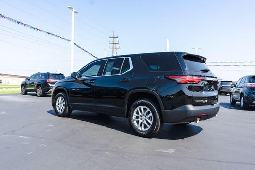 Mosaic Black Metallic 2023 Chevrolet Traverse LS