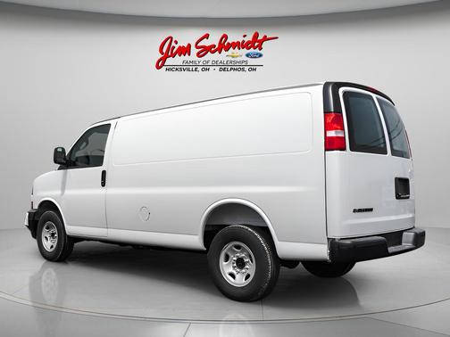Summit White 2026 Chevrolet Express 3500 Work Van