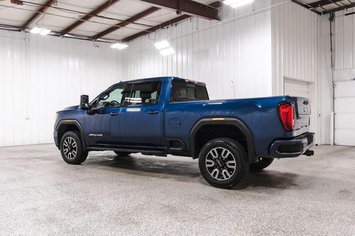 Pacific Blue Metallic 2022 GMC Sierra 2500 AT4