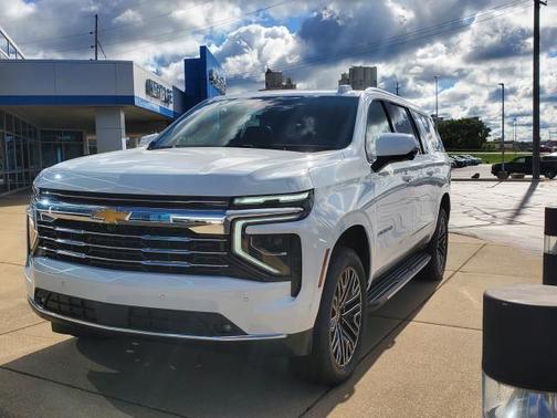 2025 Chevrolet Suburban LT
