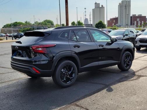 Mosaic Black Metallic 2026 Chevrolet Trax LT