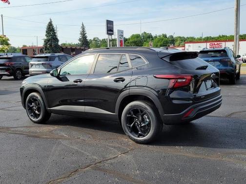 Mosaic Black Metallic 2026 Chevrolet Trax LT