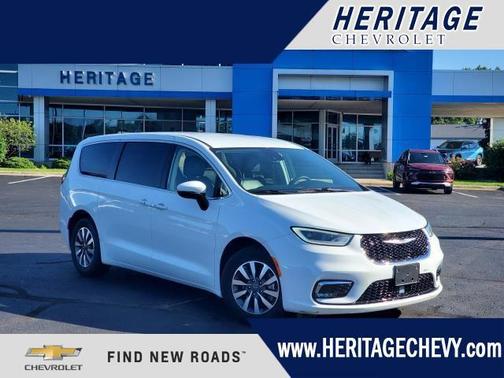 2023 Chrysler Pacifica Hybrid Touring L