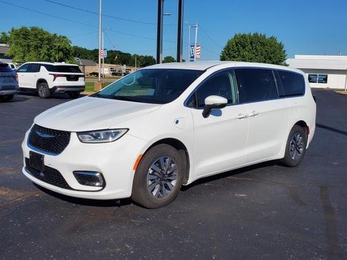 2023 Chrysler Pacifica Hybrid Touring L