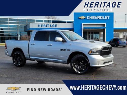 Bright Silver Metallic Clearcoat 2017 RAM 1500 Night Crew Cab 4x4 5'7' Box
