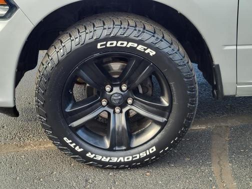 Bright Silver Metallic Clearcoat 2017 RAM 1500 Night Crew Cab 4x4 5'7' Box