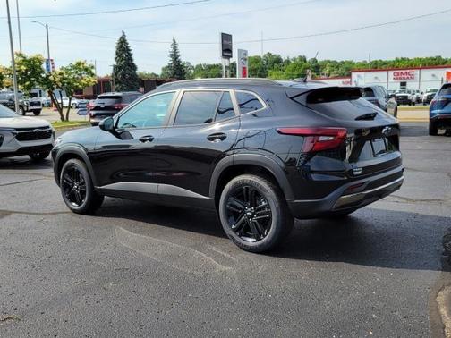 Mosaic Black Metallic 2026 Chevrolet Trax FWD ACTIV