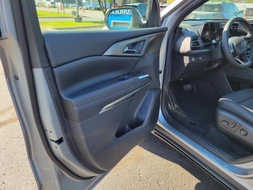Sterling Gray Metallic 2026 Chevrolet Traverse LT